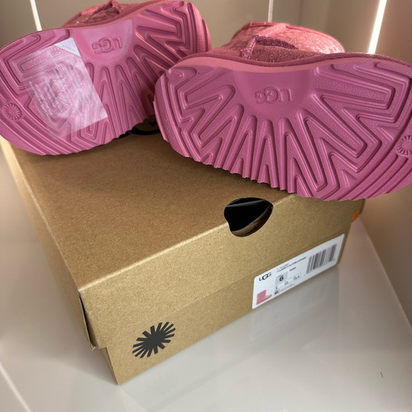 Uggs - Girls' Classic II Glitter Leopard Print Boots - Walker, Toddler - Picture 4 of 7